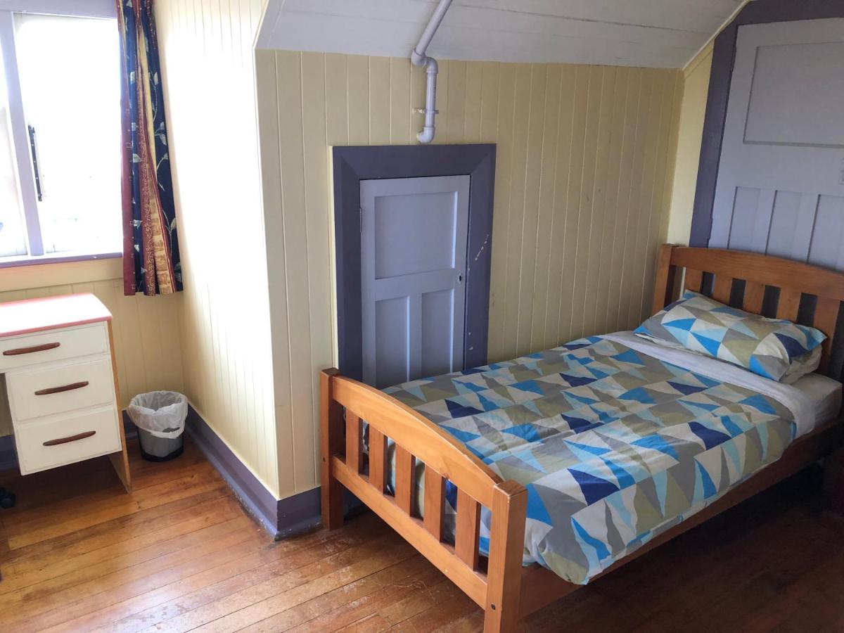 Chalet Backpackers Dunedin Exterior photo